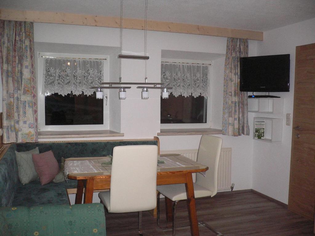 Haus Heidrun Apartment Fendels Phòng bức ảnh